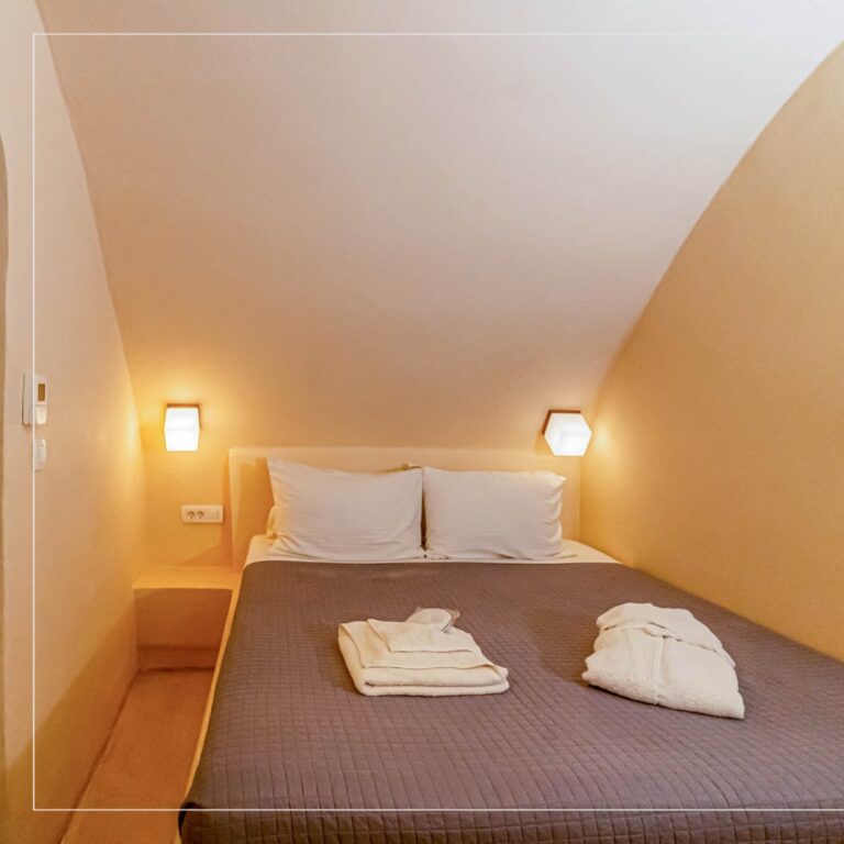 382461076 839255084871389 7846482104972856419 n 768x768