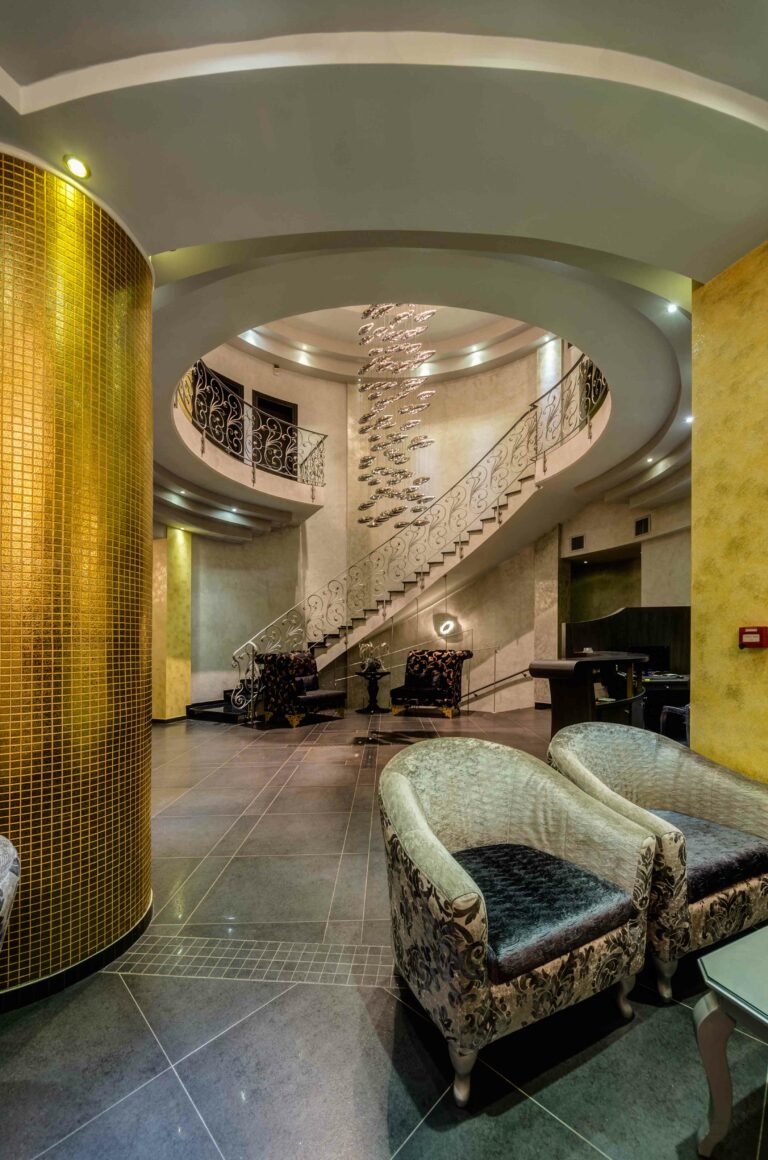 DSC5747 8 9 fused 768x1160