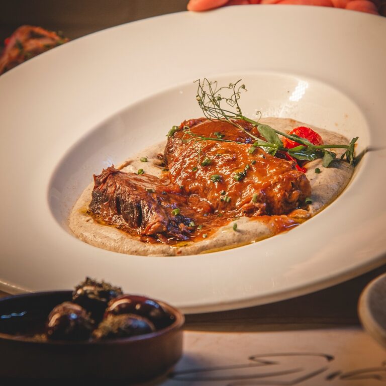 412357656 17998855331342811 5676330655105076742 n 768x768